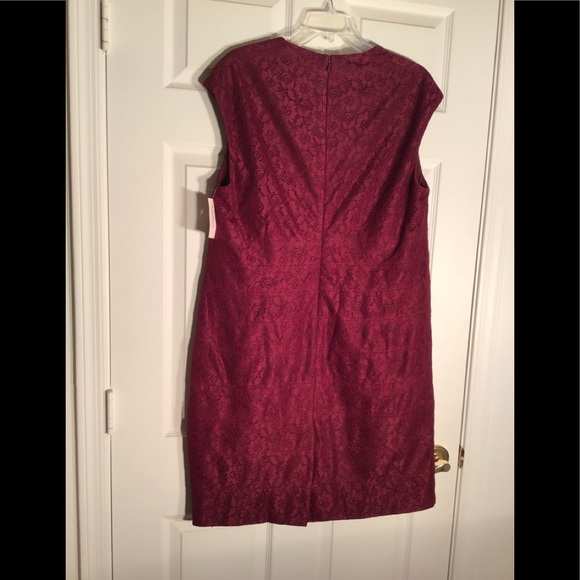 NWT FORMAL DRESS IN LACE - Picture 2 of 6
